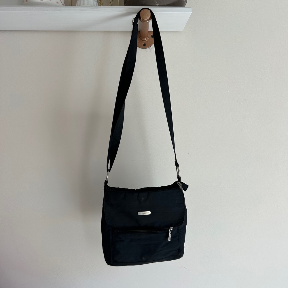 Bagallini black crossbody town‎ bag front pocket upper closer bag